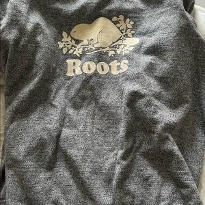 Roots Crewneck -Salt and pepper